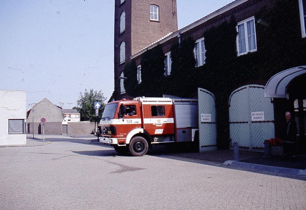 De Oude Brandweerkazerne 4 Persoons 2 Kamer Appartement Kaatsheuvel Luaran gambar