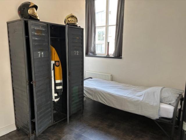 De Oude Brandweerkazerne 4 Persoons 2 Kamer Appartement Kaatsheuvel Luaran gambar